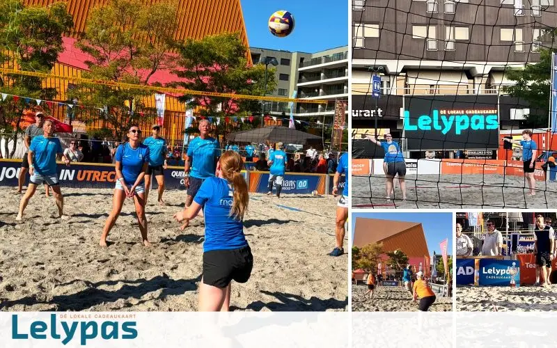 Twee teams van Stichting Lelypas tijdens de bedrijvencompetitie beachvolleybal van de Zomerparade.